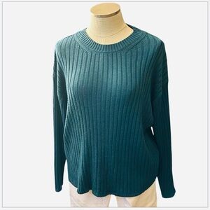 Jessica Simpson Green Crew Neck Ribbed Sweater